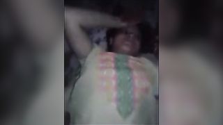 भारतीय नग्न चाची ने अपने प्रेमी का आनंद लिया