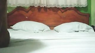 हॉट चाची सेक्सी वीडियो बंगाली चाची पड़ोसी को बिस्तर में संतुष्ट करती है