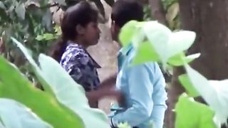 भारतीय कॉलेज लड़की घर के बाहर रोमांस के साथ प्रेमी एमएमएस लीक