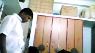 घरेलू तेलुगु भाभी सेक्स छिपे हुए कैमरे पर पकड़ा