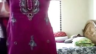 भारतीय प्रेमियों बिस्तर में गर्म सेक्स घर पर