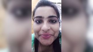 भारतीय महिला से शादी कर Peeing वीडियो