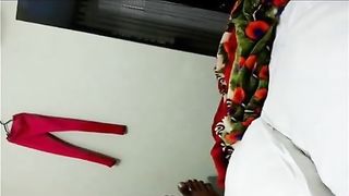 नग्न नर्स पर पकड़ा कैमरा