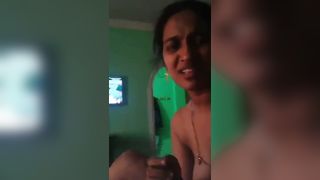 भारतीय बड़े स्तन पत्नी गर्म blowjob सत्र