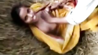 तमिल चाची ने नग्न शरीर को प्रेमी द्वारा गैराज में खोज निकाला!