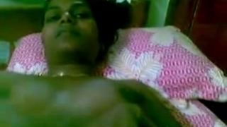 साउथ इंडियन आंटी ने पति को उसके जन्मदिन पर चोदा