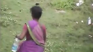 गांव की महिलाओं को पकड़ा धोने गधा 5