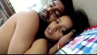 भारतीय कुंवारी लड़की सेक्स प्रेमी के साथ घर पर