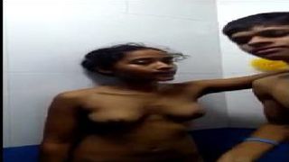 सेक्सी भारतीय कॉलेज लड़की के साथ कॉलेज के टॉयलेट में