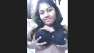 Fsiblog -तमिल काली लड़की उसके बड़े स्तन पर कैम