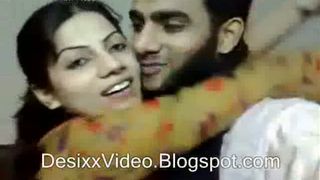 गर्म पाकिस्तानी लड़की और लड़का चुंबन