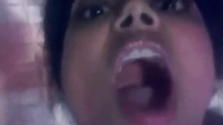 ओरल सेक्स वीडियो के साथ भारतीय लड़की