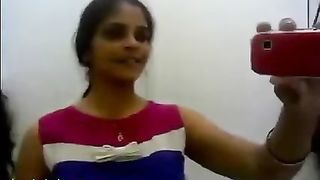 अश्लील वीडियो के साथ भारतीय लड़की