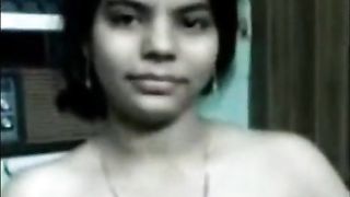 गर्म भारतीय कॉलेज लड़की स्तन Flaunting के लिए प्रेमी