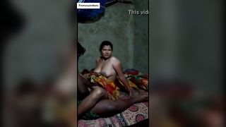 परिपक्व Dehati पत्नी के गुप्त सेक्स कैम पर पकड़े