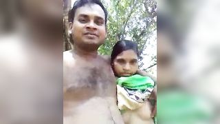 सेक्सी बिहारी गांव लड़की प्रस्तुत नग्न प्रेमी के साथ