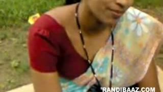 भारतीय गांव चाची प्रेमी के साथ घर के बाहर अश्लील वीडियो