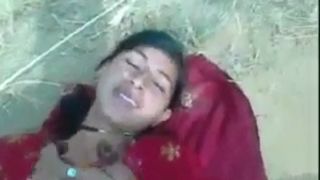 भारतीय पोर्न साइटों को प्रस्तुत करता देसी गांव लड़की के साथ प्रेमी
