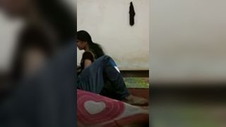 तंजौर के गांव के स्कूल में शिक्षक द्वारा गड़बड़ चपरासी