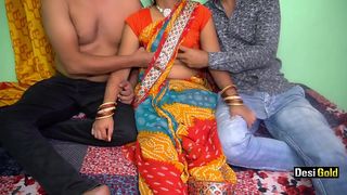 पति और उसके दोस्त के साथ भारतीय पत्नी गैंगबैंग