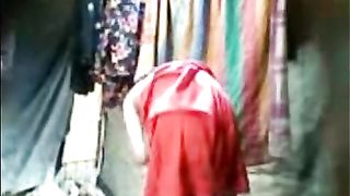 नहाती हुई भारतीय लड़की ने चुपके से किया हॉट एमएमएस वीडियो