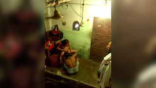 बांग्लादेशी चाची उसे बिल्ली के बाल काटे हुए अश्लील वीडियो मिला