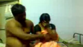 ग्राहक मुक्त अश्लील वीडियो के साथ स्थानीय तमिल वेश्या