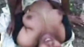 वेल्लोर से गाँव की महिला नीरू वन एमएमएस वीडियो में गड़बड़ हो रही है