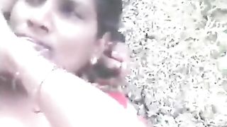 स्थानीय भारतीय देसी गांव वेश्या गड़बड़ और कैम पर कब्जा कर लिया हो रही है।