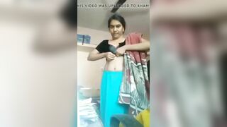 भाभी ने बनाया अपना कपड़े बदलते वक्त का वीडियो देसी सेक्सी एमएमएस