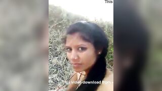 सेक्सी देहाती भाभी ने खेत में बनाया अपना चुदाई वीडियो
