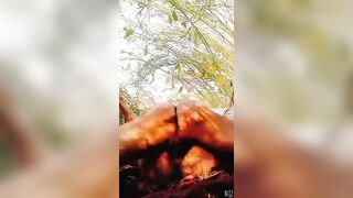 जंगल में रंडी को चोद के चुदाई की बीएफ मूवी बनाई
