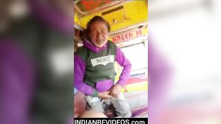 देसी कॉलगर्ल रंडी की ट्रक में चुदाई की कंडक्टर ने