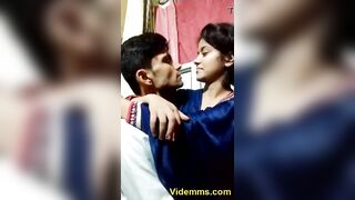 घरेलू टाइप की प्रेमिका का गजब का किसिंग और बूब्स सकिंग वीडियो