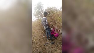 साड़ी वाली नागपुरी मराठी आंटी को कपास के खेत मे चोदा