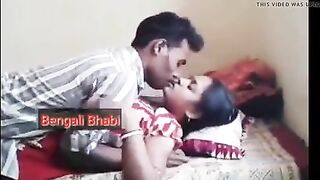 बांग्लादेशी पति पत्नी का हॉट होममेड सेक्स वीडियो