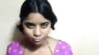 भारतीय भाभी स्ट्रिपटीज़ और नग्न प्रदर्शन एमएमएस