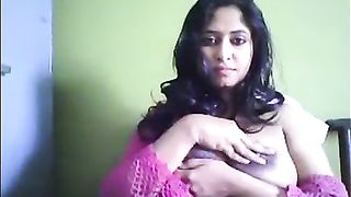 बड़े स्तन के साथ श्यामला निपल्स दक्षिण भारतीय लड़की टॉपलेस