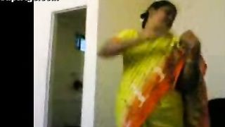 चाची स्ट्रिप्पिंग कपड़ा में नि: शुल्क अश्लील वीडियो