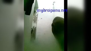 स्व गोली मार स्नान दृश्य लीक से चोरी हुए मोबाइल