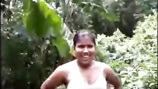 सींग का बना हुआ देसी भारतीय लड़की गर्म सेक्स के साथ जंगल में पड़ोसी
