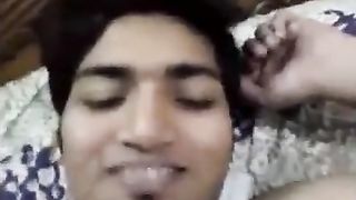 बहुत गर्म भारतीय लड़की मुंह भाड़ में जाओ