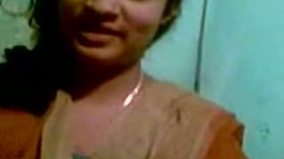 देसी भारतीय प्रेमिका हस्तमैथुन और blowjob