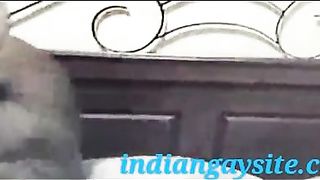 भारतीय समलैंगिक लिंग वीडियो के एक परिपक्व आदमी के साथ एक युवा लड़के