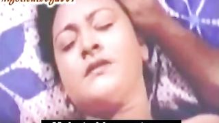देसी अभिनेत्री शकीला पूरी नंगी बिस्तर पर